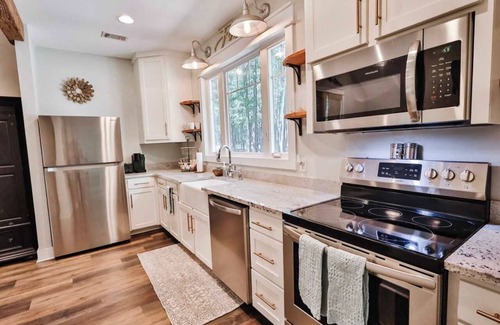 Statesboro House | The Camellia Cottage - private family space!