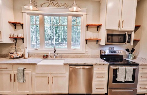 Statesboro House | The Camellia Cottage - private family space!