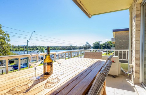 Forster Apartment | The Camelot U4 Level 1 Water Front