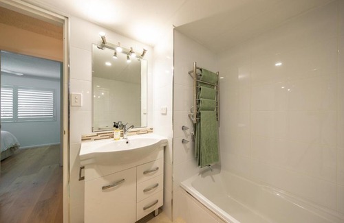 Forster Apartment | The Camelot U4 Level 1 Water Front