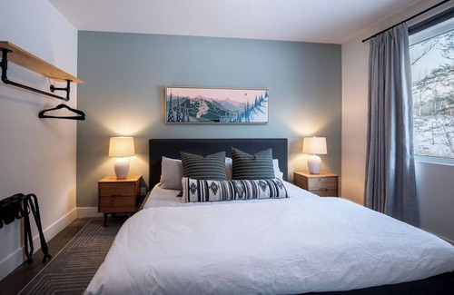 Revelstoke Cabin | The CAPOW House | Revelstoke Adventure Center | 1 Minute From Ski Hill