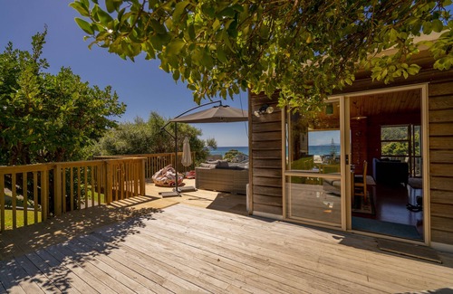 Onemana House | The Captain's Lookout - Onemana Holiday Home
