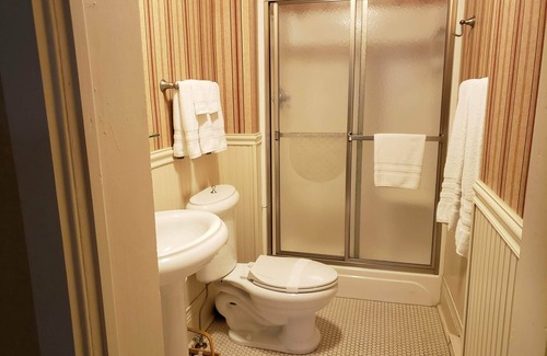 Charles Town Bed & Breakfast | The Carriage Inn B&B