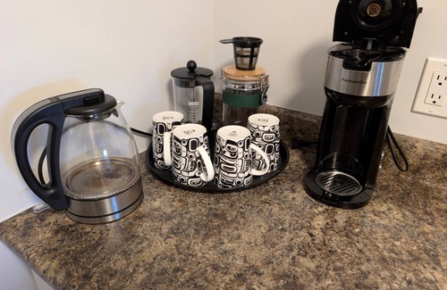 Alert Bay Apartment | The Cedar Suite, Central Apartment, Waterfront, 2 Beds