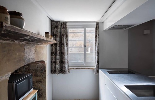 Hobart Central Business District Apartment | The Cellar Summary: T