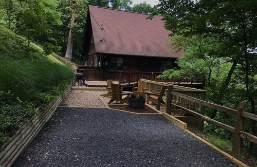 Rileyville Cabin | "The Chalet" Shenandoah Valley Getaway w/Hot Tub near Luray, VA