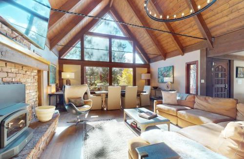 Round Hill Village House | The Chalet