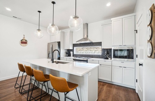 Mountain Green House | The Charleston near Snowbasin - 2 Kings and a Queen, fast wifi in Mt Green