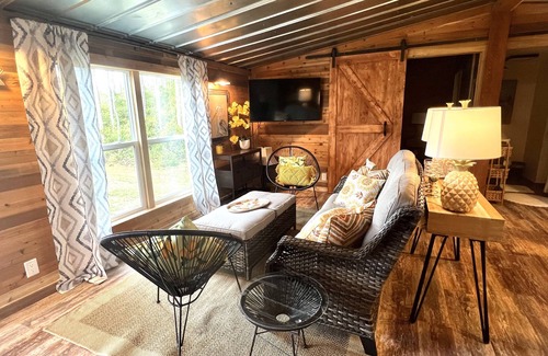 Thomas Drive Cottage | The Charming Cottage at Cypress Pond PCB