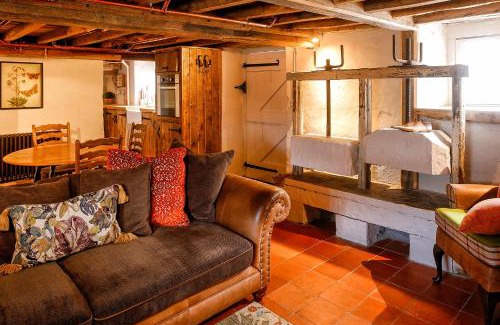 Saint Athan Apartment | The Cheese House, Gileston Manor