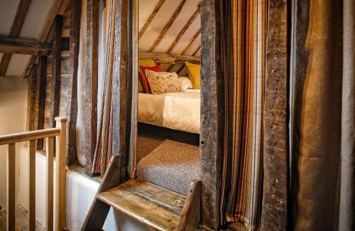 Saint Athan Apartment | The Cheese House, Gileston Manor