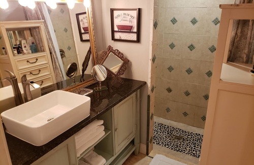 Sanford Apartment | The Chef's Suite@Park Place Inn