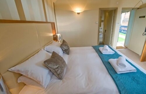 Stoke Row Hotel | The Cherry Tree Inn