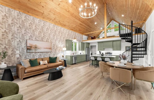 Cleveland Cabin | The Chestatee Cabin - Luxury Mountain Cabin - Pickleball - Hot Tub - King Beds