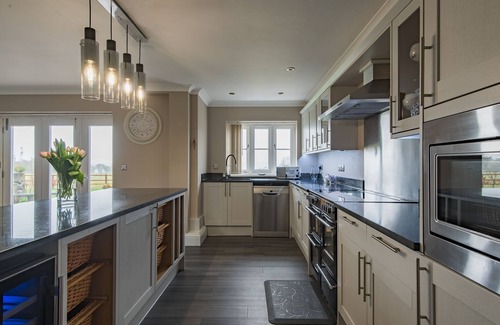 Waltham House | The Chestnuts by Bloom Stays - sleeps 21 guests in 7 bedrooms