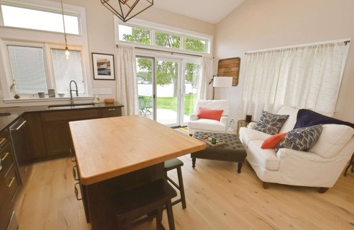 Osceola House | The Chicken Coop, a Modern Riverfront Oasis (908)