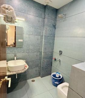 Bilaspur Hotel | The Chroma Hotel & Restaurant