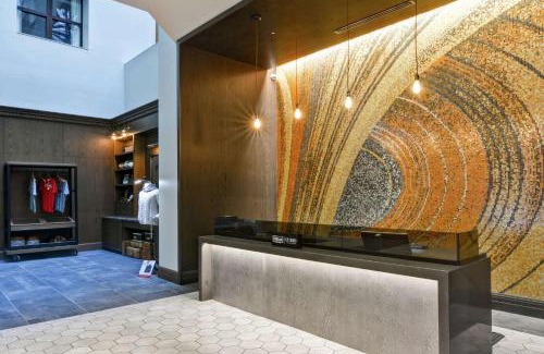 Downtown Cincinnati Hotel | The Cincinnatian Curio Collection by Hilton