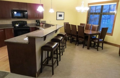 Copper Mountain Village Condo | The Cirque - Luxury 3BR/3BA 1800 Sf Condo & 2 Heated Pools!