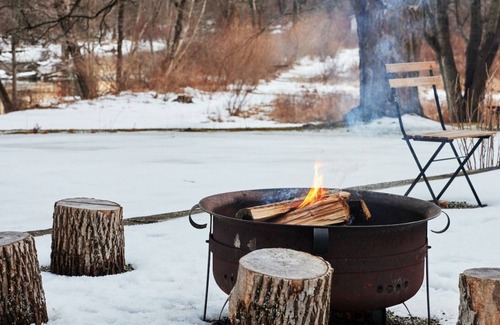 Taghkanic House | The City Farmers Upstate. 15 min from Hudson. Family friendly. Hot tub and Sauna