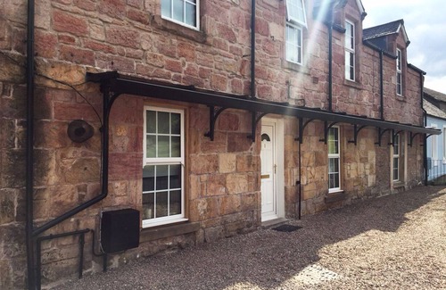 Tillicoultry Apartment | The Clacks Rustic Abode