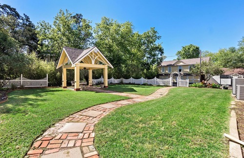 Phillips House | The Clary House Home of the Texas A&M Aggies