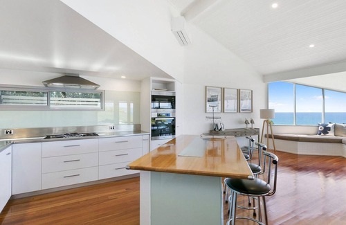 Fairhaven House | The Cliff's Edge - On the Edge at Fairhaven & Very Big Views & WIFI