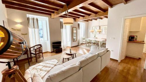 Porto do Barqueiro House | The Cliffs - Barqueiro Blue