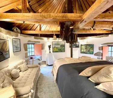 Porto do Barqueiro House | The Cliffs - The Painted Mill