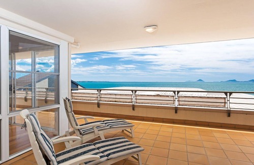 Soldiers Point Apartment | The Clippers, 3/131 Soldiers Point Road - fabulous waterfront unit