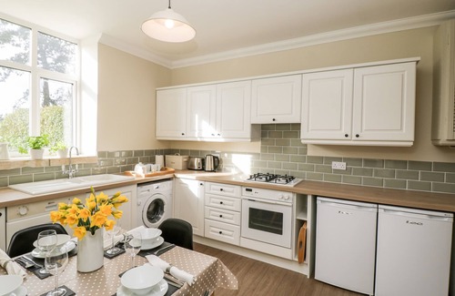 Box Cottage | THE COACH HOUSE, pet friendly, with open fire in Minchinhampton