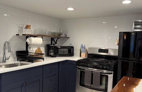 Rosemont Cottage | The Colonial Cottage of Alexandria: 1 bedroom, full kitchen, amazing AC & WiFi