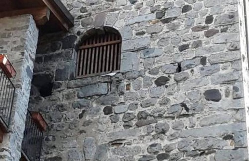 Esine Bed & Breakfast | The Color Tower - Vittorio and Tania