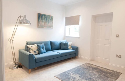 Burton on Trent House | The Comet - A Home with 4 Bedrooms and 3 Bathrooms near Alton Towers for You