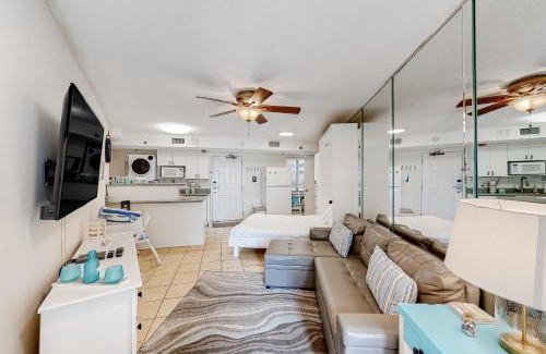 Lower Grand Lagoon Hotel | The Commodore #E3