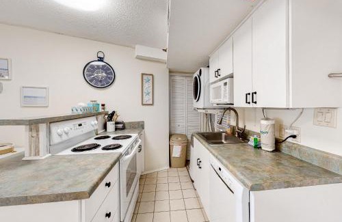 Lower Grand Lagoon Hotel | The Commodore #E3