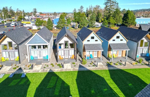 Seaside Villa | The Commons - Courtyard - U