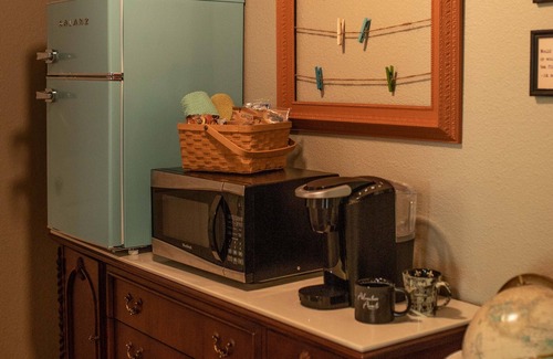 Stephenville House | The Compass, Entire House with World Travelers Theme near TSU