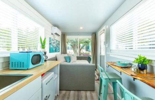 Johnson City House | The Container Retreat @ 290 Wine Trail #1 Escape to Hye, TX