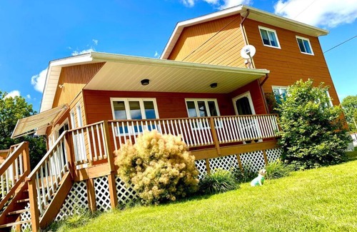 Val-des-Bois House | The Corner Lakehouse - pool facing the lake