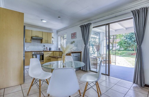 The Reeds Apartment | The Cottage-1 Bed-pool-bbq-fibre-solar-samrand