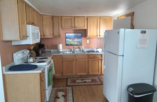 Somers House | THE COTTAGE 2: A MONTHLY RENTAL; TRAVEL MEDICAL STAFF/VACATIONERS 1200. MONTHLY