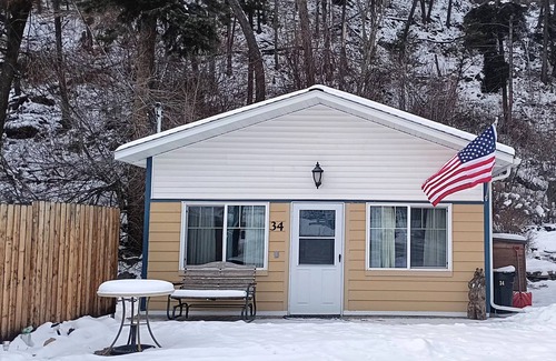 Somers House | THE COTTAGE 2: A MONTHLY RENTAL; TRAVEL MEDICAL STAFF/VACATIONERS 1200. MONTHLY