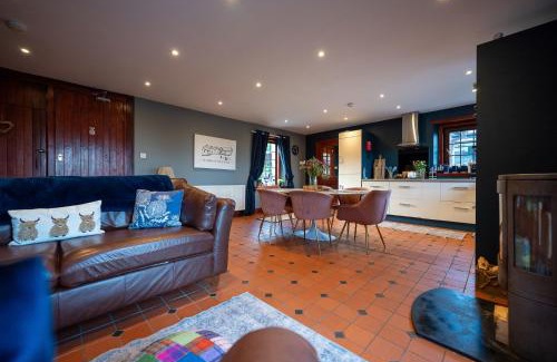 Glasgow House | The Cottage at Barraston Farm