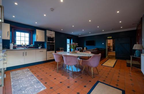 Glasgow House | The Cottage at Barraston Farm