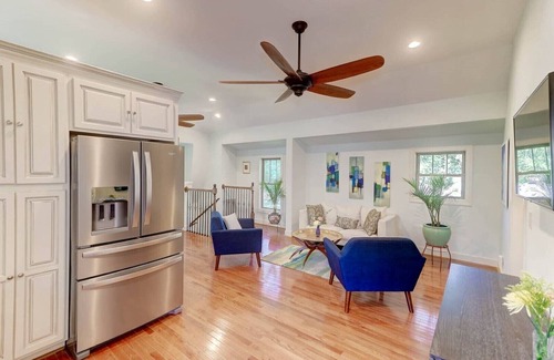 West Ashley House | The Cottage at DuPont. Privacy and Space in a Park-like Setting.