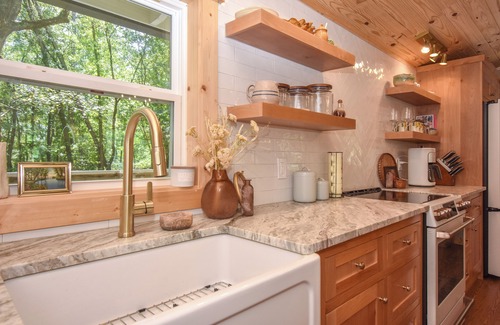 Hollins House | The Cottage at Walnut Ridge