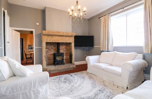 Belper House | THE COTTAGE, family friendly, character holiday cottage in Belper