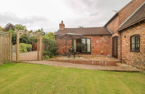 Ilkeston Cottage | THE COTTAGE, family friendly, with open fire in Ilkeston