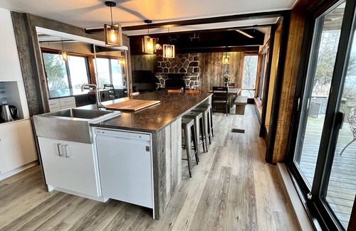 Mont-Tremblant Cottage | The cottage is bordering Lac Ouimet. 5 minutes from Mont-Tremblant Village
